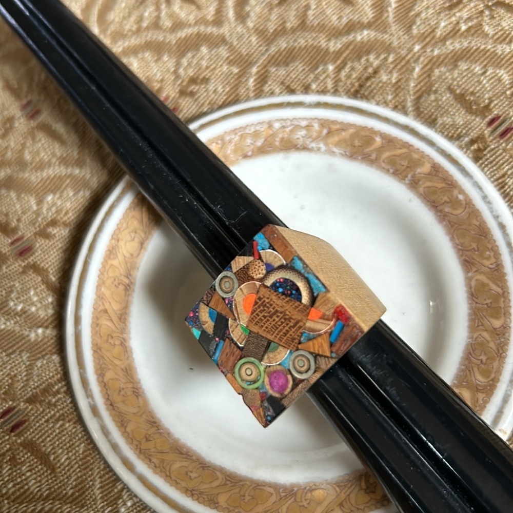 Vintage Wood & Resin Abstract Design Ring - Picture 8 of 8